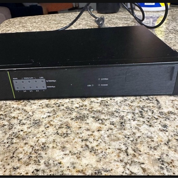 Luxul XBR-4400 Commercial Grade Multi-WAN Gigabit Router - Picture 6 of 7